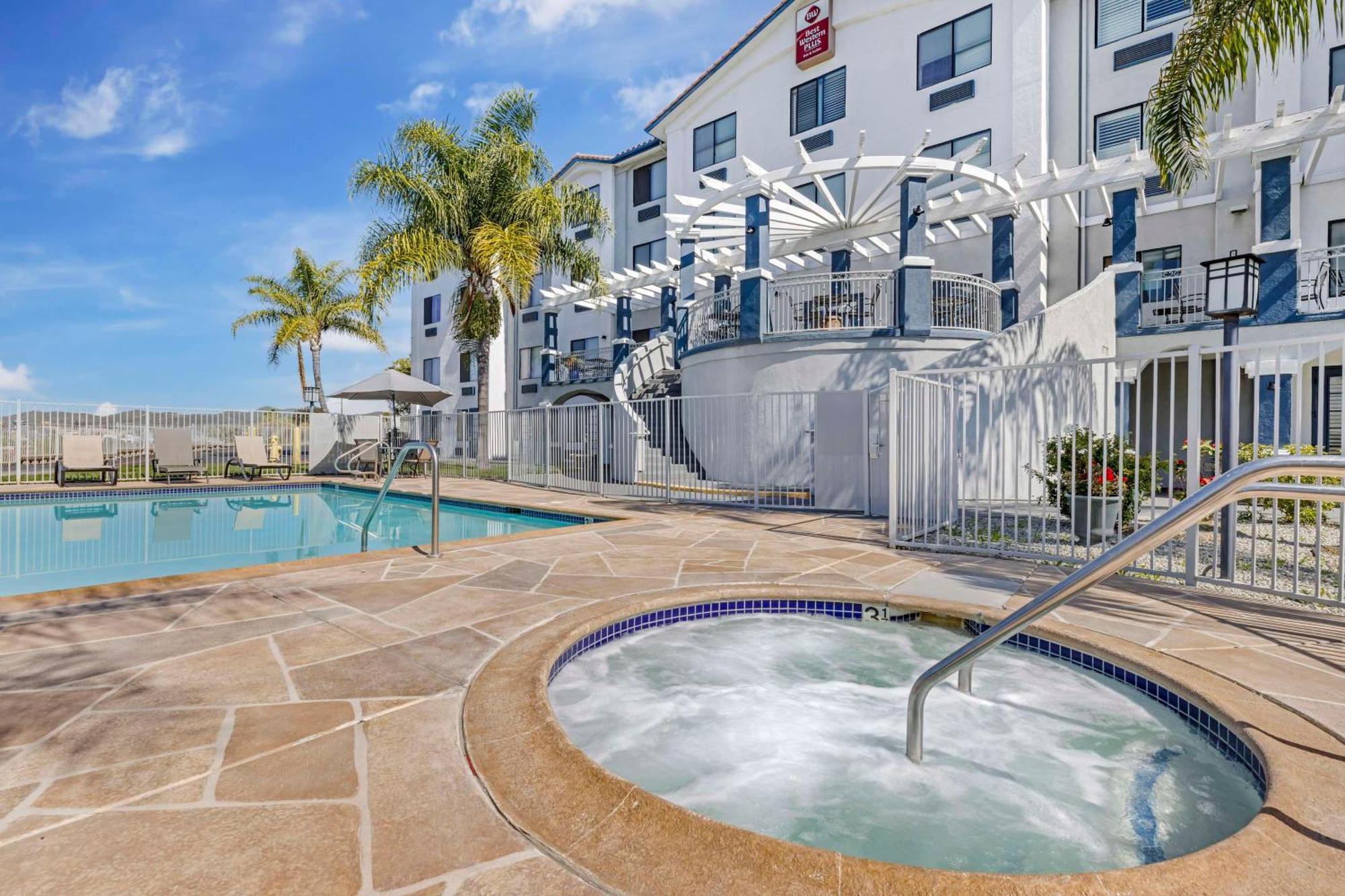 Best Western Plus Lake Elsinore Inn & Suites Luaran gambar